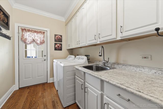 1005 Stonehedge Road, St. Charles, IL 60174