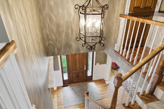 1005 Stonehedge Road, St. Charles, IL 60174