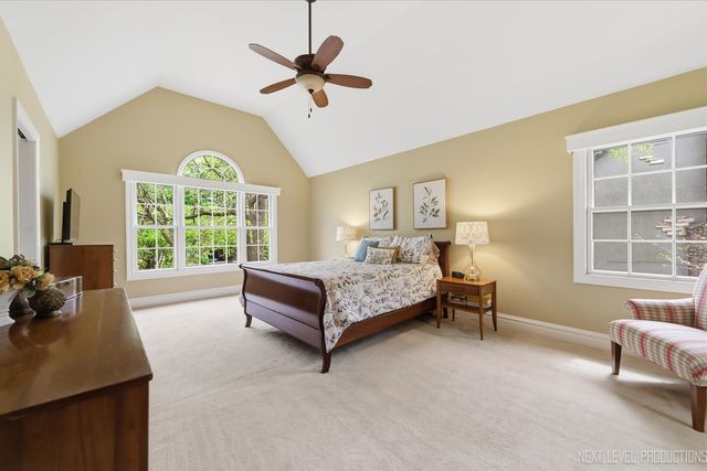 1005 Stonehedge Road, St. Charles, IL 60174