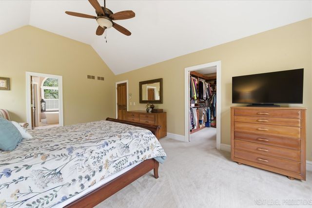 1005 Stonehedge Road, St. Charles, IL 60174