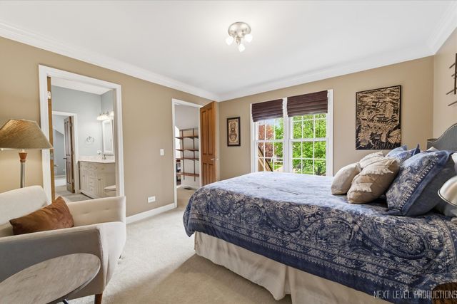 1005 Stonehedge Road, St. Charles, IL 60174