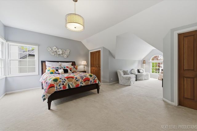 1005 Stonehedge Road, St. Charles, IL 60174