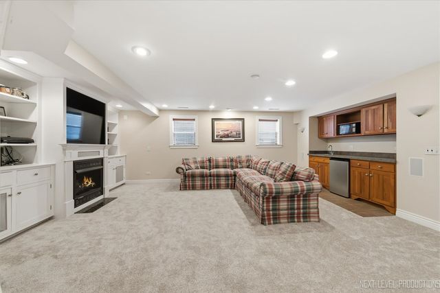 1005 Stonehedge Road, St. Charles, IL 60174