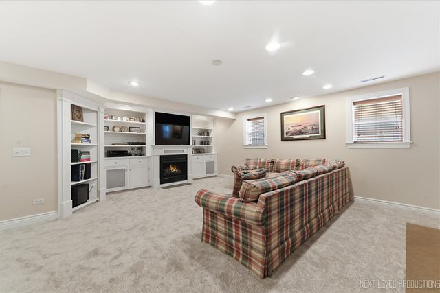 1005 Stonehedge Road, St. Charles, IL 60174