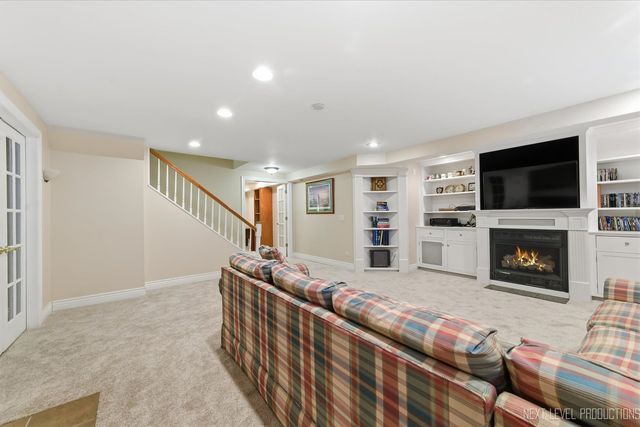 1005 Stonehedge Road, St. Charles, IL 60174