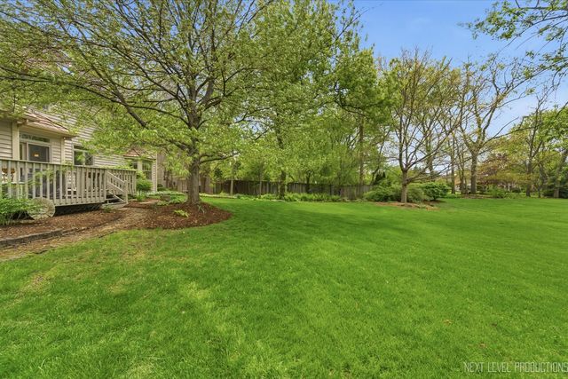 1005 Stonehedge Road, St. Charles, IL 60174