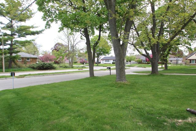 2345 N 103rd STREET, Wauwatosa, WI 53226