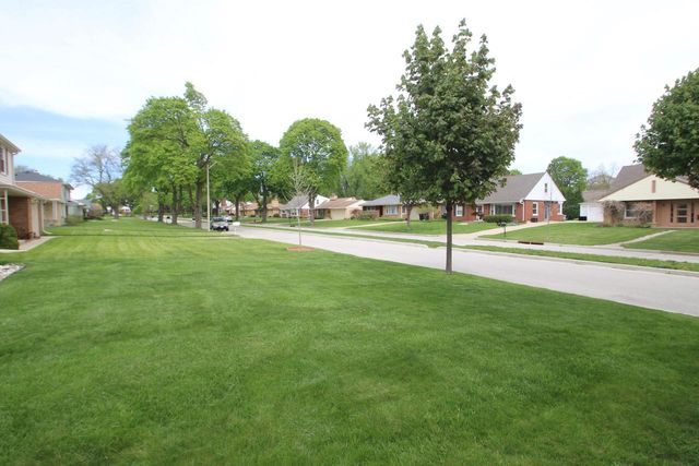 2345 N 103rd STREET, Wauwatosa, WI 53226