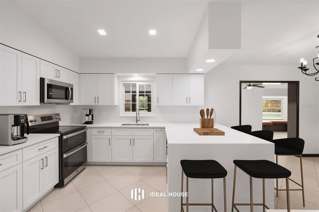 Image 3 of property listing at 4940 CASPIAN COURT, Orlando, FL 32819