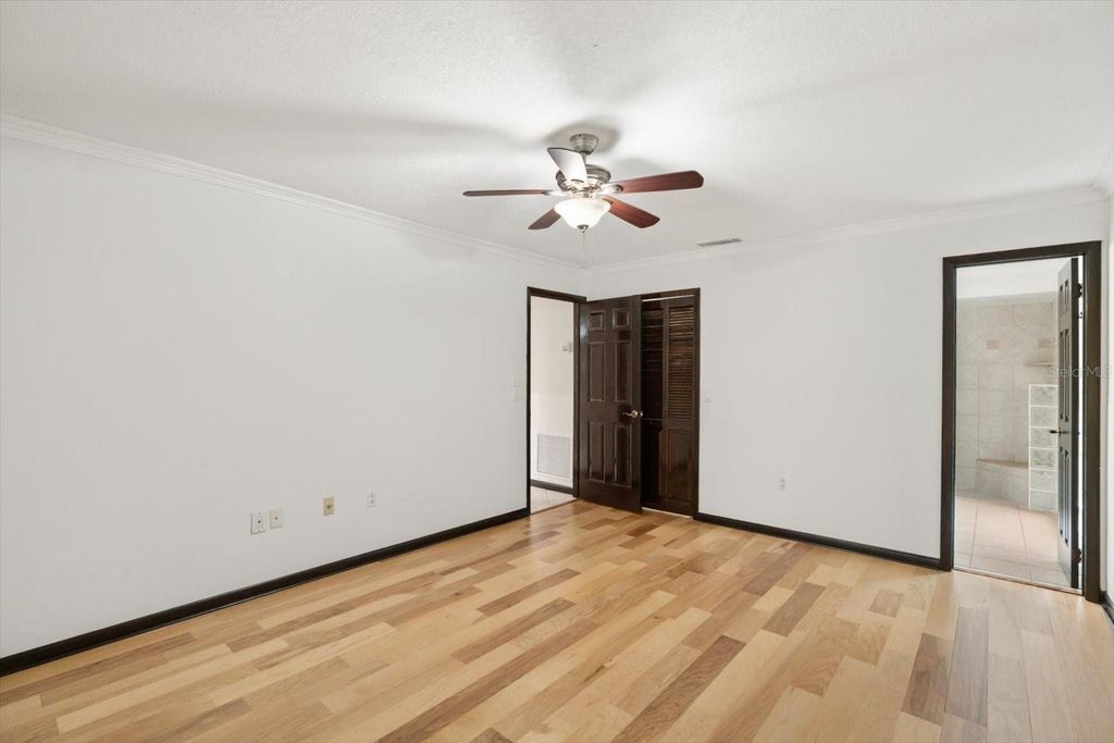 Image 6 of property listing at 4940 CASPIAN COURT, Orlando, FL 32819