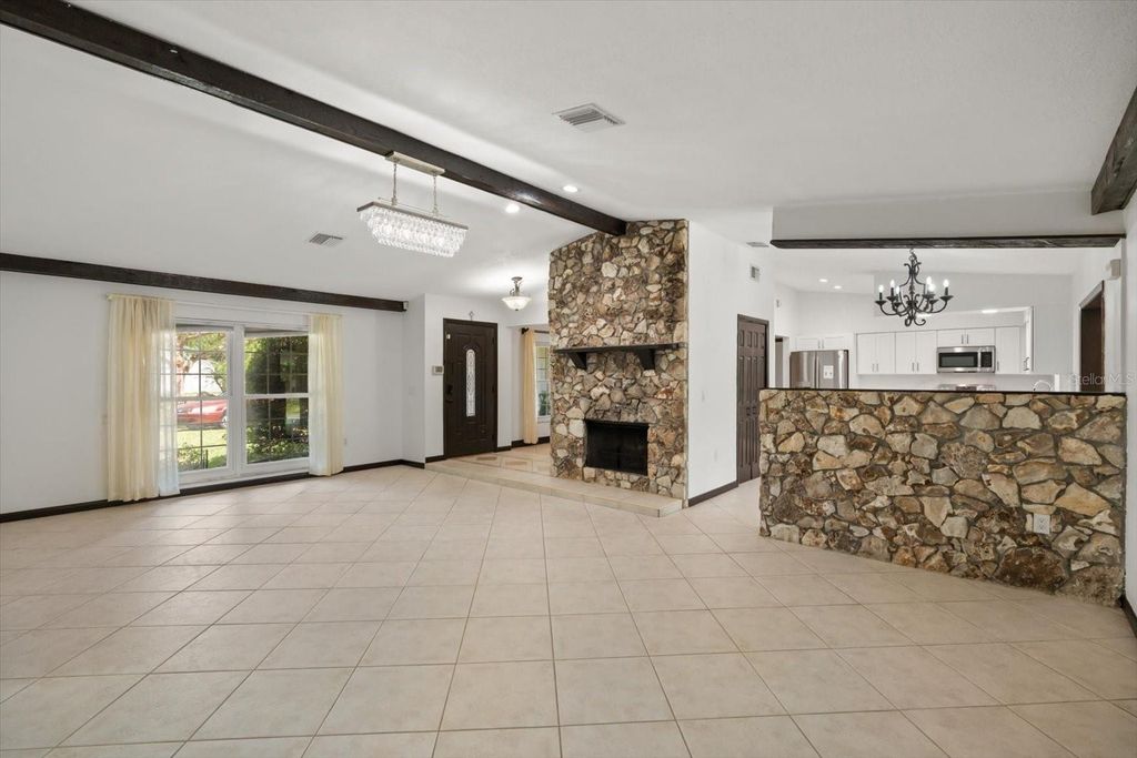 Image 8 of property listing at 4940 CASPIAN COURT, Orlando, FL 32819
