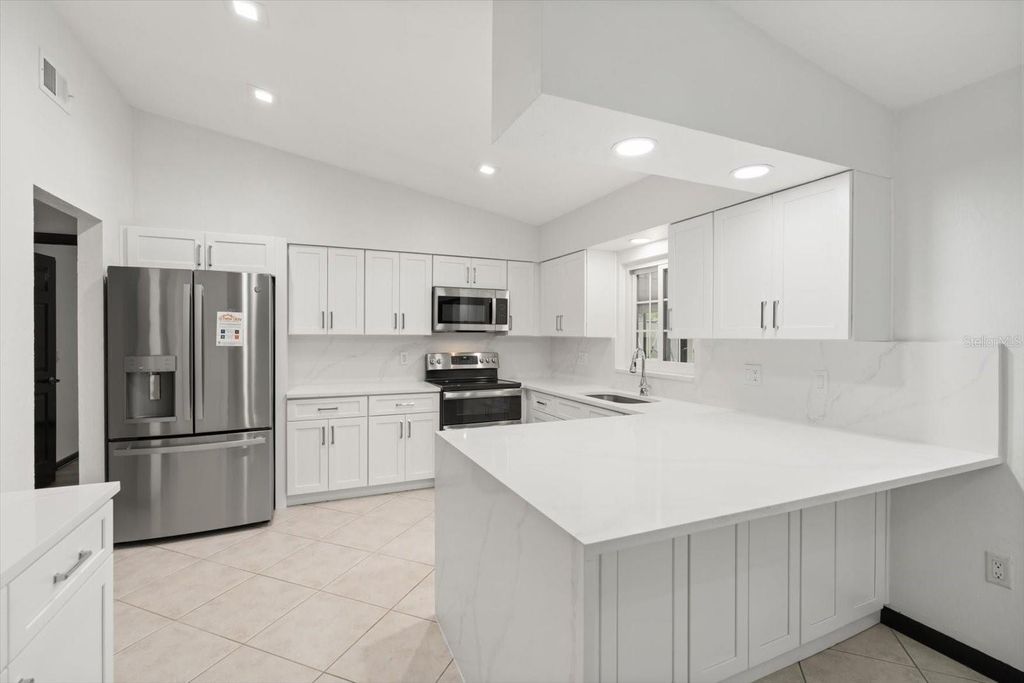 Image 10 of property listing at 4940 CASPIAN COURT, Orlando, FL 32819