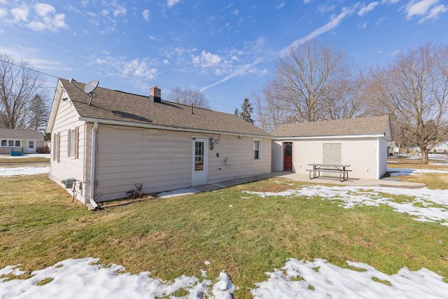 125 Edgewater Drive, Michigan Center, MI 49254