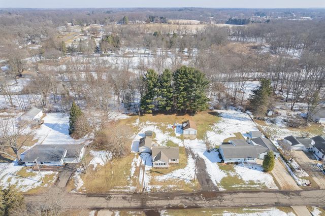 125 Edgewater Drive, Michigan Center, MI 49254