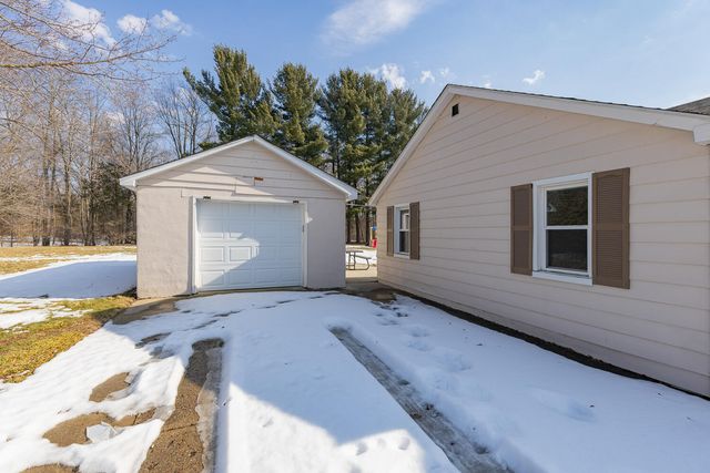 125 Edgewater Drive, Michigan Center, MI 49254