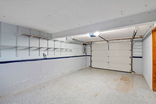 7 Gables Cir, Salem, MA 01970