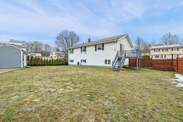 7 Gables Cir, Salem, MA 01970