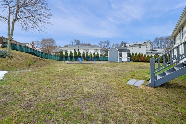7 Gables Cir, Salem, MA 01970