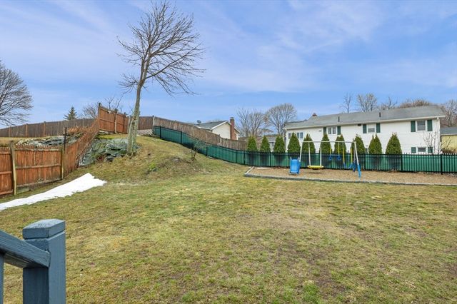 7 Gables Cir, Salem, MA 01970