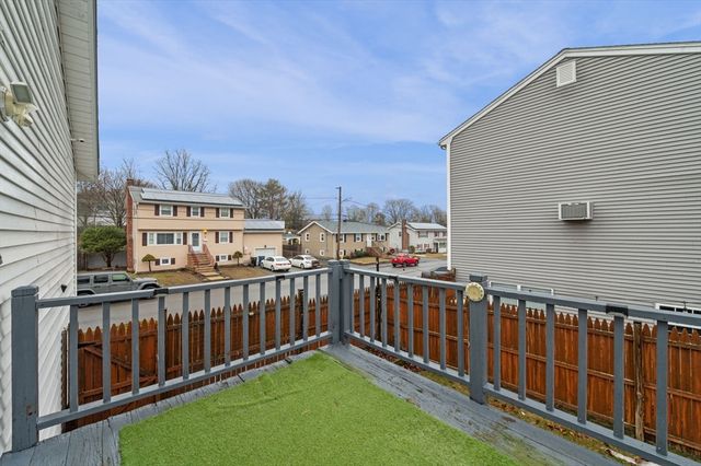 7 Gables Cir, Salem, MA 01970