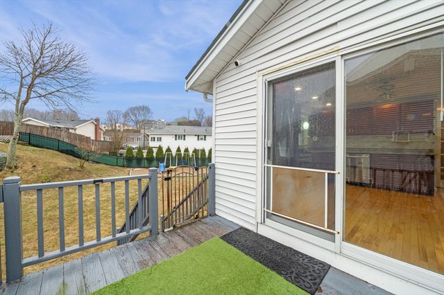 7 Gables Cir, Salem, MA 01970