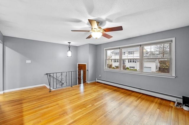 7 Gables Cir, Salem, MA 01970