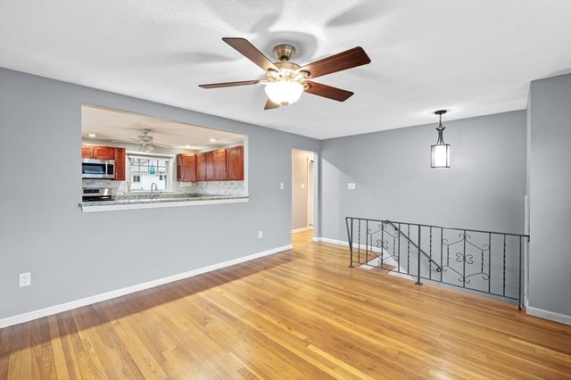 7 Gables Cir, Salem, MA 01970