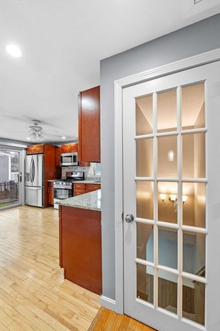 7 Gables Cir, Salem, MA 01970