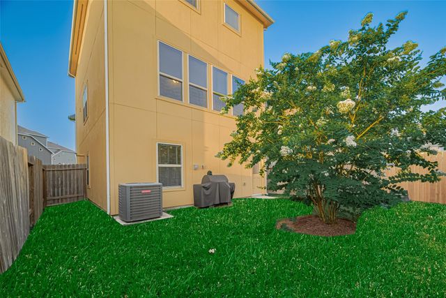 11922 Briarwood Hill Way, Houston, TX 77051