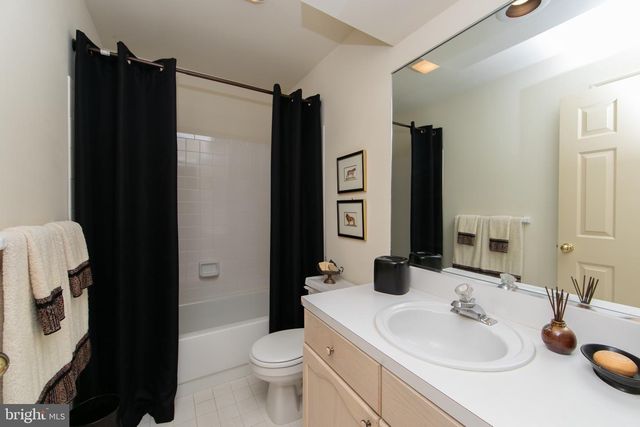 58 BUCKINGHAM PL, Cherry Hill, NJ 08003