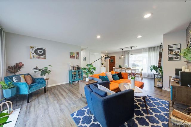 5367 Cambourne Place, West Bloomfield, MI 48322