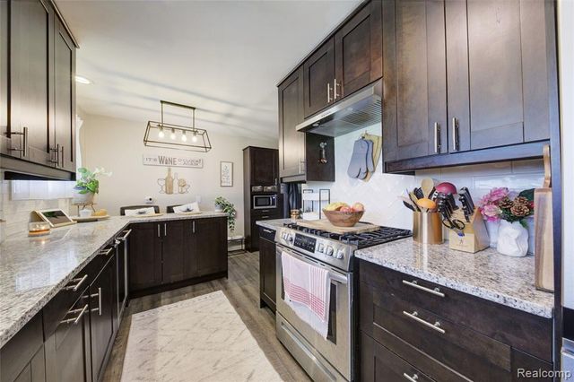 5367 Cambourne Place, West Bloomfield, MI 48322