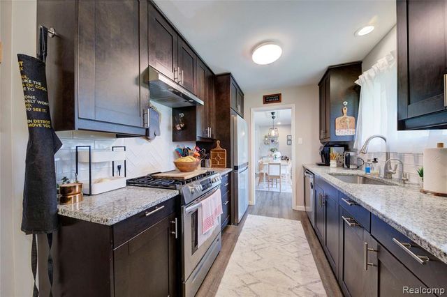 5367 Cambourne Place, West Bloomfield, MI 48322