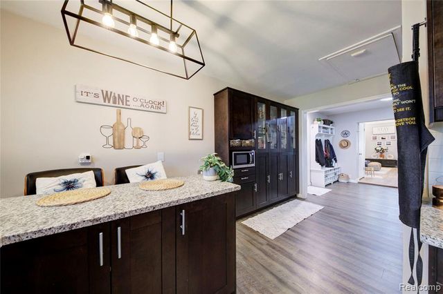 5367 Cambourne Place, West Bloomfield, MI 48322