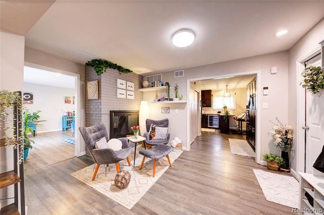 5367 Cambourne Place, West Bloomfield, MI 48322