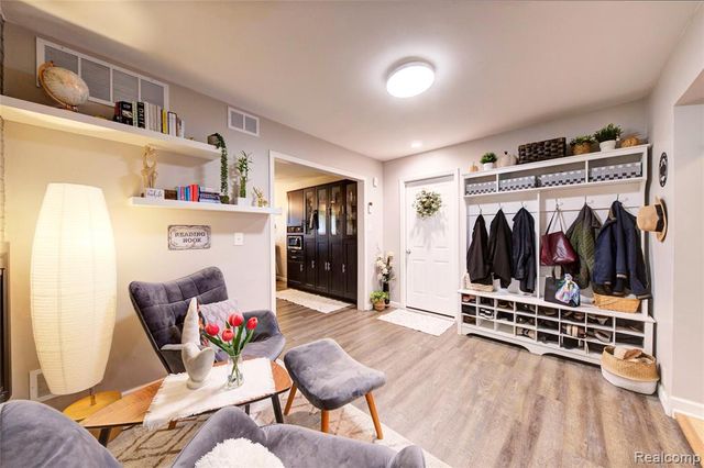 5367 Cambourne Place, West Bloomfield, MI 48322