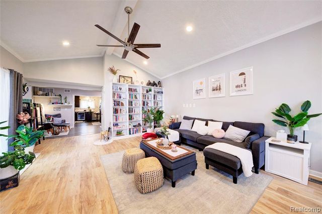 5367 Cambourne Place, West Bloomfield, MI 48322