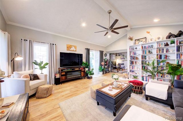 5367 Cambourne Place, West Bloomfield, MI 48322