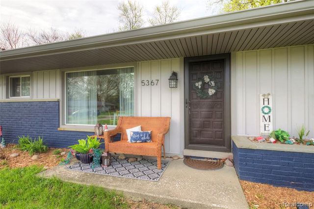 5367 Cambourne Place, West Bloomfield, MI 48322