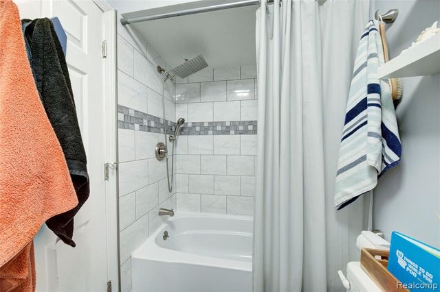 5367 Cambourne Place, West Bloomfield, MI 48322