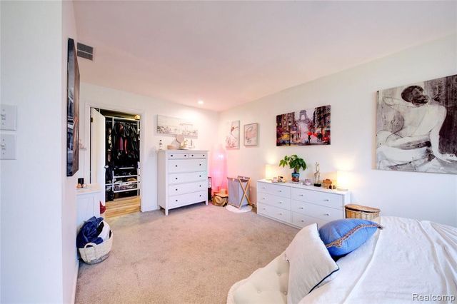 5367 Cambourne Place, West Bloomfield, MI 48322