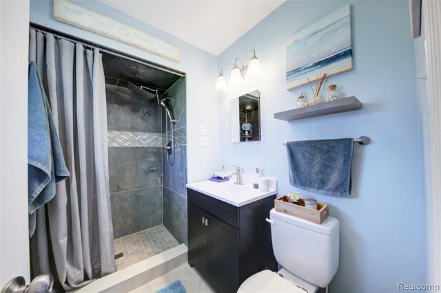 5367 Cambourne Place, West Bloomfield, MI 48322