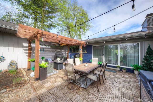 5367 Cambourne Place, West Bloomfield, MI 48322