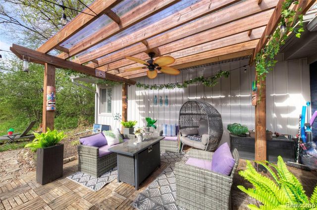 5367 Cambourne Place, West Bloomfield, MI 48322