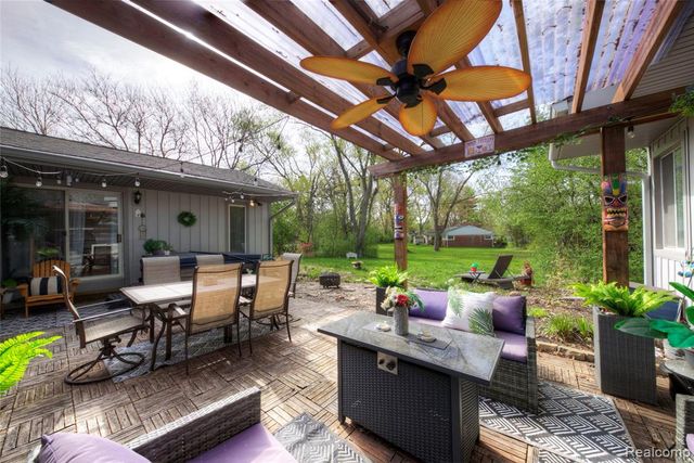 5367 Cambourne Place, West Bloomfield, MI 48322