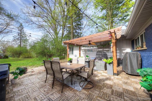 5367 Cambourne Place, West Bloomfield, MI 48322