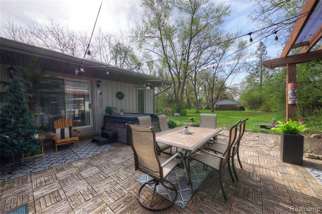 5367 Cambourne Place, West Bloomfield, MI 48322