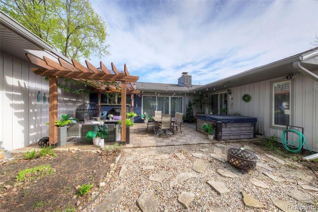 5367 Cambourne Place, West Bloomfield, MI 48322