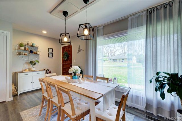 5367 Cambourne Place, West Bloomfield, MI 48322