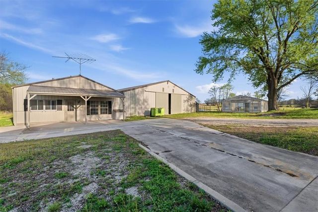 21503 S State Route Y Highway, Belton, MO 64012